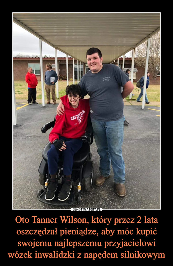 Oto Tanner Wilson, który przez 2 lata oszczędzał pieniądze, aby móc kupić swojemu najlepszemu przyjacielowi wózek inwalidzki z napędem silnikowym