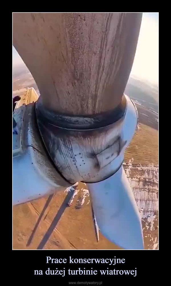 Prace konserwacyjnena dużej turbinie wiatrowej –  