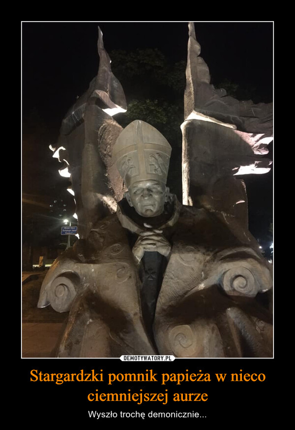 Stargardzki pomnik papieża w nieco ciemniejszej aurze – Wyszło trochę demonicznie... 