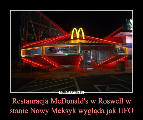 Restauracja McDonald's w Roswell w stanie Nowy Meksyk wygląda jak UFO