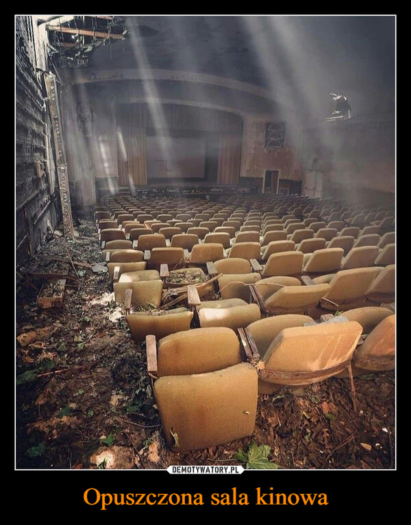 Opuszczona sala kinowa –  